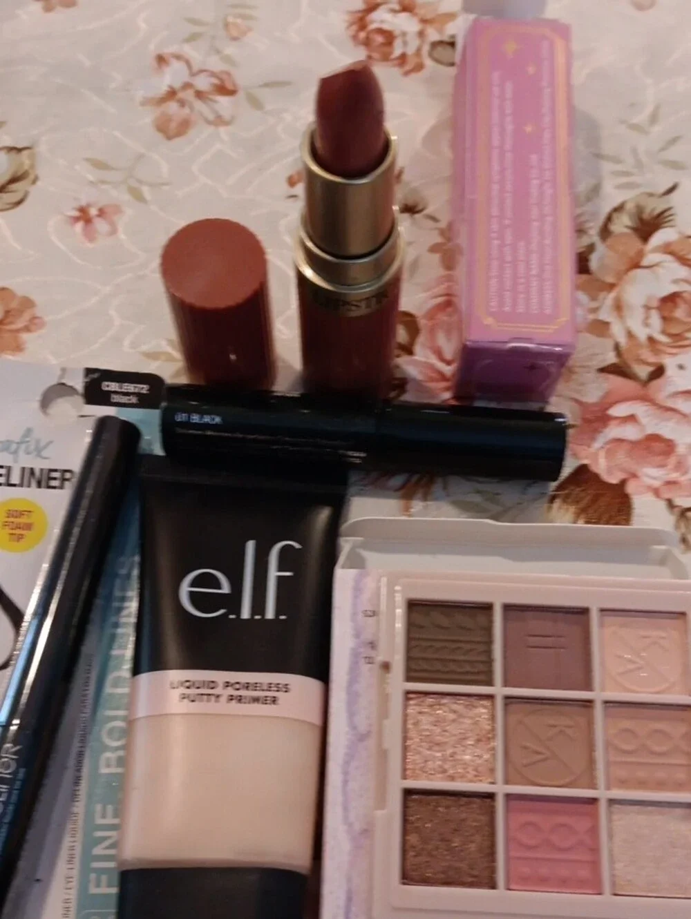 e.l.f. Eyeshadow Palette & Primer Duo with Pink and Cream Tones